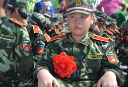 在軍事夏令營獲得榮譽(yù)