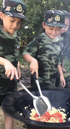 夏令營是中小學生社會實踐活動