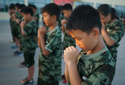 中國121軍事夏令營讓孩子學會自信