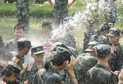 上海121軍事夏令營(yíng)讓孩子學(xué)會(huì)自理自立