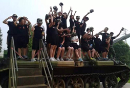 121軍事夏令營(yíng)給青少年健康快樂的成長(zhǎng)