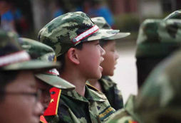 １２１軍事訓(xùn)練營提升青少年綜合素質(zhì)