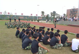 上海121軍事營如何教育出一個好孩子來