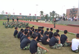 121軍事夏令營(yíng)的戶外體驗(yàn)式學(xué)習(xí)