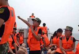 121軍事夏令營(yíng)鍛煉孩子在暑假成長(zhǎng)