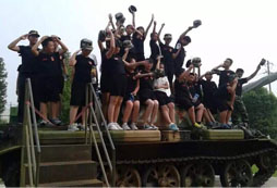 121軍事夏令營(yíng)激發(fā)孩子潛在能力