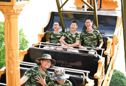中國(guó)121軍事夏令營(yíng)鍛煉孩子身體素質(zhì)