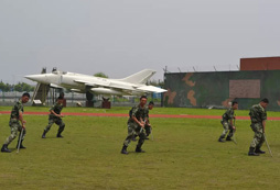121軍事夏令營(yíng)如何培養(yǎng)孩子？