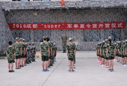 體驗(yàn)部隊(duì)中的嚴(yán)格訓(xùn)練