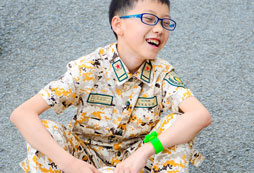 開心的大笑
