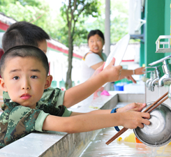 培養(yǎng)鐵血精神和對(duì)待生活的積極態(tài)度