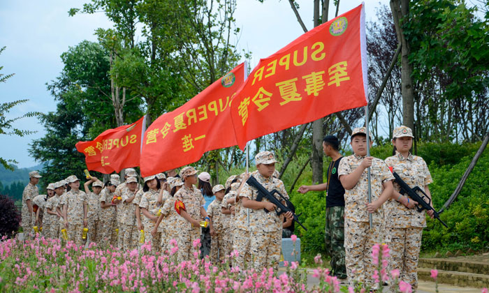 大部隊向前走