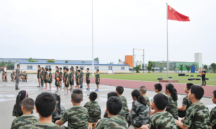 贛州兒童夏令營活動軍訓(xùn)