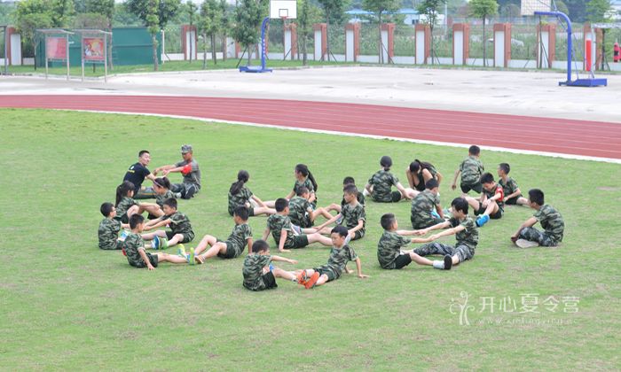 在軍事夏令營(yíng)的生活