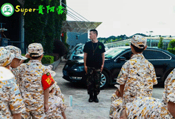 教官以身做示范