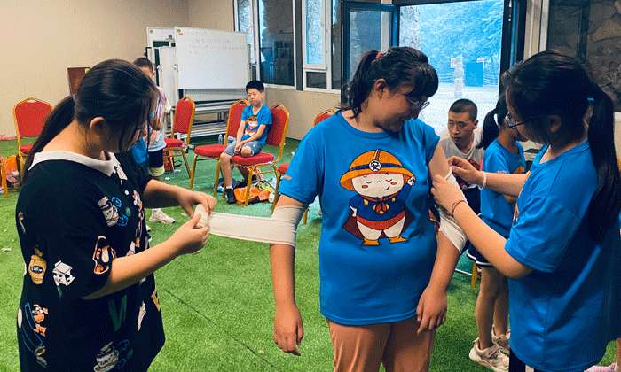 野外受傷包扎學(xué)習(xí)