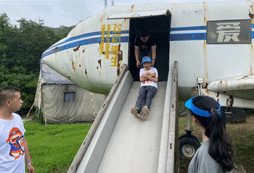 飛機逃生演習