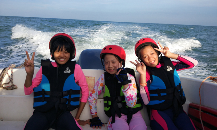 我與小伙伴進(jìn)行航海運動