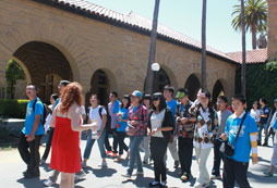 <font color='綠色'>與父母一起體會(huì)夏威夷的海島風(fēng)情</font>