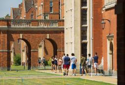  美國游學(xué)夏令營讓你和斯坦福學(xué)生共同交流