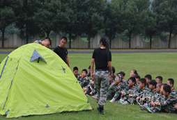 參加安徽軍事夏令營(yíng)開(kāi)啟孩子夢(mèng)想之旅