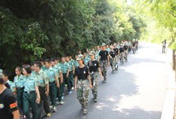 安徽軍事夏令營(yíng)中的真人cs是否安全