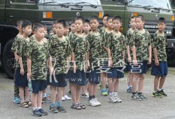 參加安徽軍事夏令營(yíng)讓孩子變得更堅(jiān)強(qiáng)