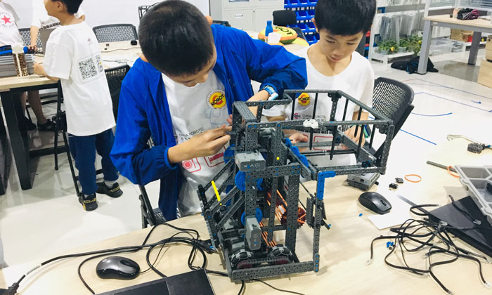 安徽機器人夏令營改變孩子的未來！.jpg