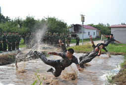 北京特種兵軍事夏令營讓孩子向軍人一樣堅強獨立