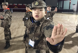 初一孩子參加軍事夏令營(yíng)能提高孩子哪些方面呢？