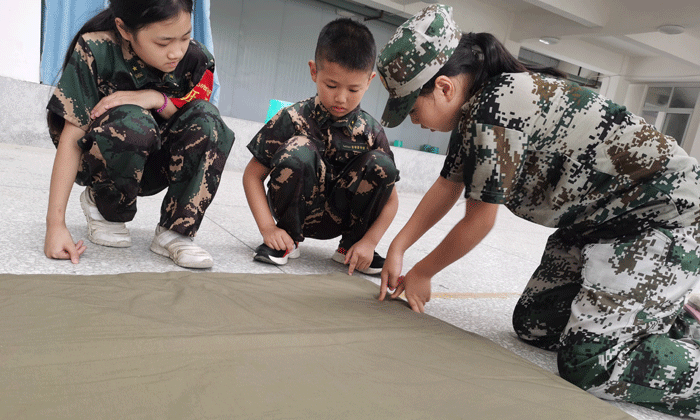 學習把被子疊成豆腐塊狀