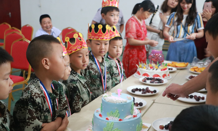 小壽星們，生日快樂！
