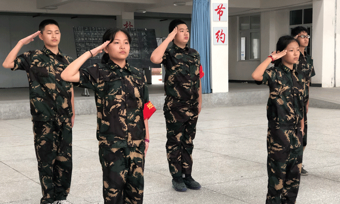 紀律嚴謹，聽從指揮