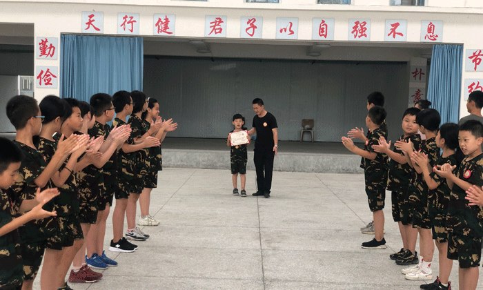 樹立榮譽觀念，爭做榮譽學員