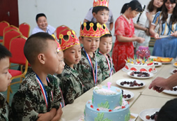 小壽星們，生日快樂！