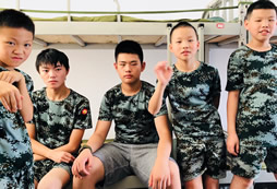 一個(gè)宿舍的小戰(zhàn)友