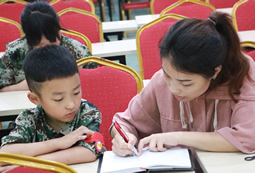 輔導(dǎo)與老師耐心輔導(dǎo)