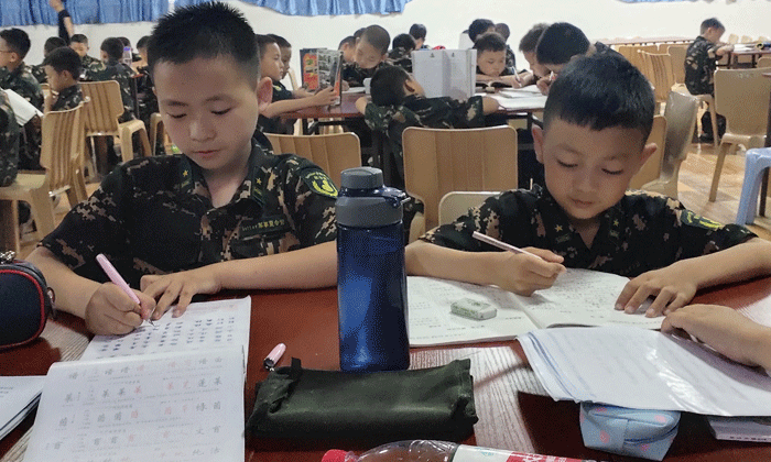 自習時間同學們認真學習，遵守課堂紀律