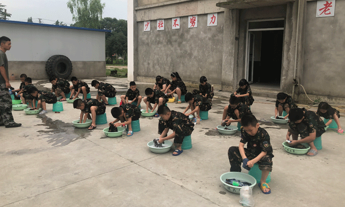 學(xué)習(xí)做內(nèi)務(wù)，提高自理能力