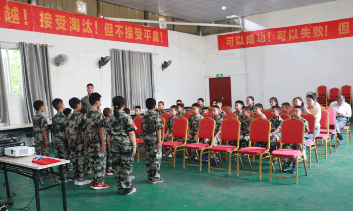 優(yōu)秀學(xué)員表彰大會