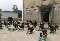 學習做內(nèi)務，提高自理能力