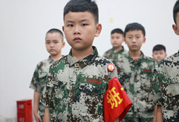 如何為孩子選擇一個(gè)安全的軍事夏令營(yíng)