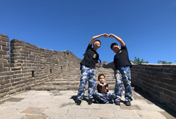 給長(zhǎng)城比個(gè)心