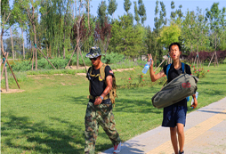 軍事拓展跑起來