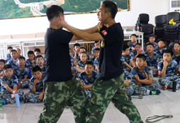 參加夏令營(yíng)活動(dòng)時(shí)孩子衣服臟了怎么辦？