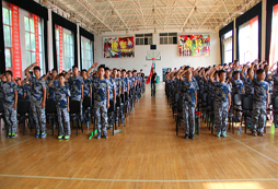 參加北京西點(diǎn)軍校夏令營(yíng)和解放軍一起成長(zhǎng)