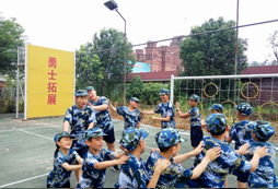 在夏令營(yíng)活動(dòng)中結(jié)識(shí)了很多的好朋友
