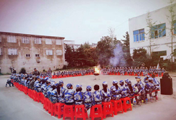 在軍事夏令營中學(xué)會(huì)成長(zhǎng)