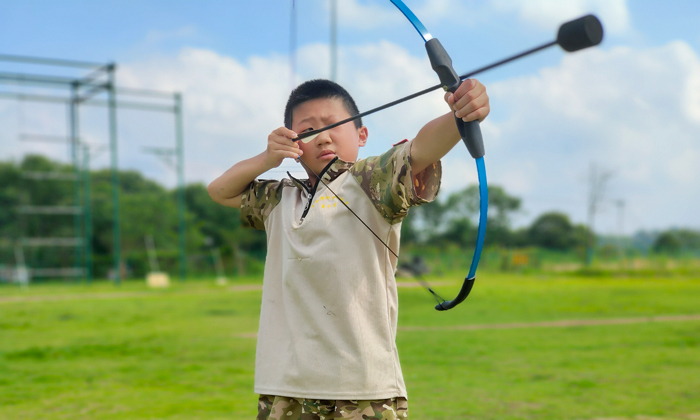 拉弓射箭