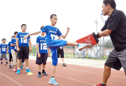 本色男兒夏令營培養(yǎng)男孩吃苦耐勞的精神